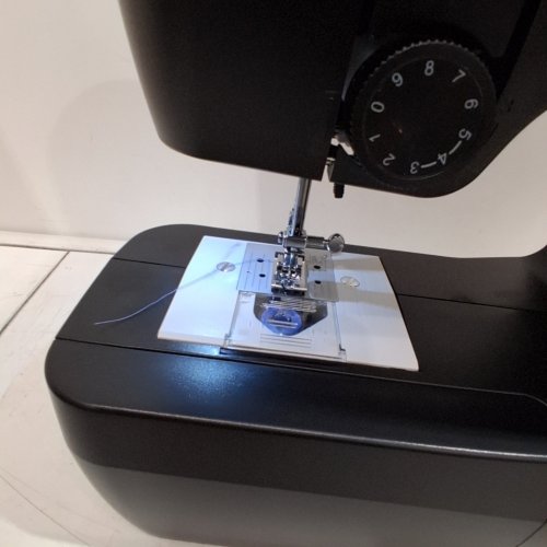 SINGER LIGHTWEIGHT & PORTABLE SEWING MACHINE WITH 45 STITCH APPLICATIONS - BLACK (MODEL: M1150) image 2