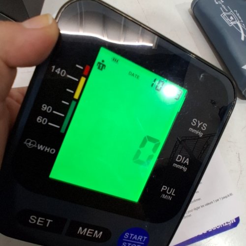 BLOOD PRESSURE MONITOR WITH 3 COLOUR BACKLIT SCREEN 2X99 MEMORY WITH UPPER ARM LARGE CUFF - BLACK (MODEL: BSX525) image 2