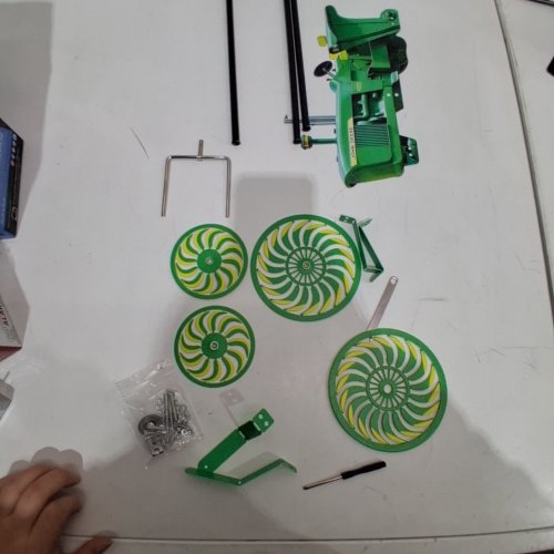 GARDEN WIND SPINNER JOHN DEER TRACTOR - GREEN/YELLOW image 2