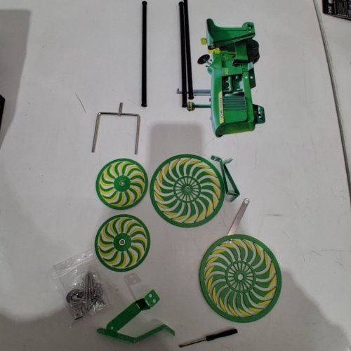 GARDEN WIND SPINNER JOHN DEER TRACTOR - GREEN/YELLOW image 3