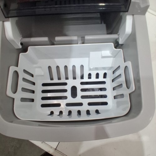 FRIGIDAIRE STAINLESS STEEL COUNTERTOP ICE MAKER - 26 LB/DAY - SILVER (MODEL: EFIC120-SS-SC) image 3