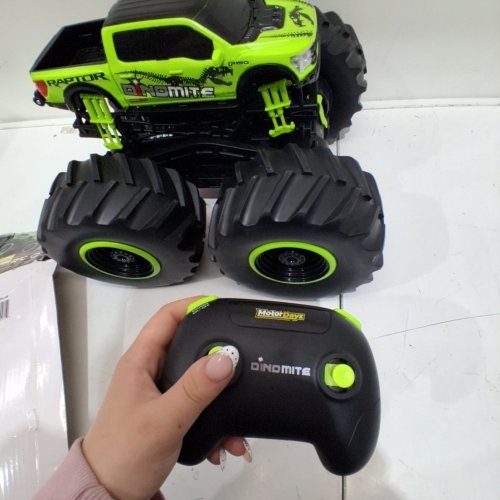 MOTORDAYZ REMOTE CONTROL TOY TRUCK - GREEN/BLACK (MODEL: FORD F-150 RAPTOR) image 2