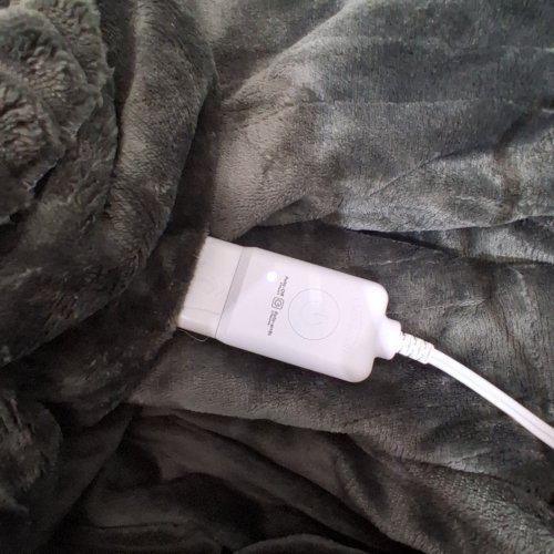 SUNBEAM TEXTURED VELVET HEATED THROW BLANKET W/ 3 HEAT SETTINGS - DARK GREY (MODEL: 2157085) image 2