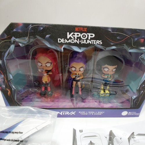*RARE* 3PC MATTEL CREATIONS KPOP DEMON HUNTERS INFLUENCER KIT - SAN DIEGO COMIC-CON EXCLUSIVE - "HOW IT'S DONE" RAMYEON FIGURE SET image 3