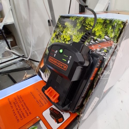 BLACK+DECKER 20 V BARE MAX LITHIUM ION CORDLESS HEDGE TRIMMER WITH BATTERY - 22"\20 V -(MODEL: LHT2220) image 2