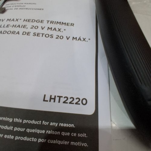 BLACK+DECKER 20 V BARE MAX LITHIUM ION CORDLESS HEDGE TRIMMER WITH BATTERY - 22"\20 V -(MODEL: LHT2220) image 3