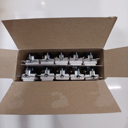 10PK LEVITON 15 AMP SINGLE POLE SWITCH - WHITE - (MODEL:B5601-2WM) image 2