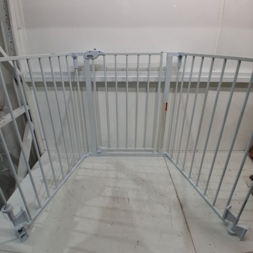 REGALO FLEXI EXTRA WIDE METAL WALK THROUGH SAFETY GATE - 28"-76" X 28" - WHITE (MODEL: 1175 DS) image 3