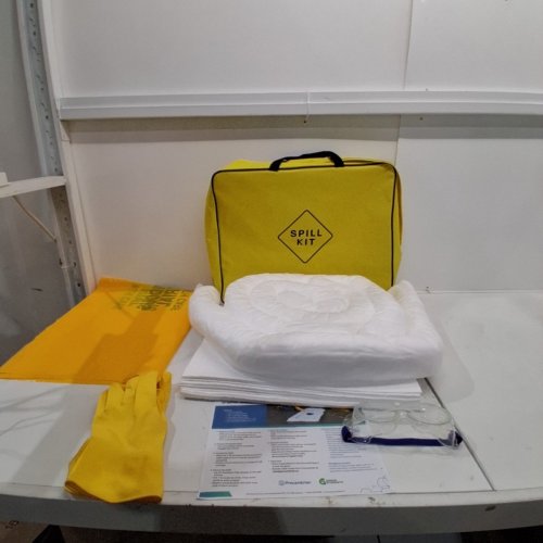GREEN STRENGTH OIL ONLY SPILL RESPONSE KIT WITH CARRY BAG CASE, GLOVES, AND SAFETY GOGGLES - 5.5GAL ABSORBENCY - YELLOW image 2