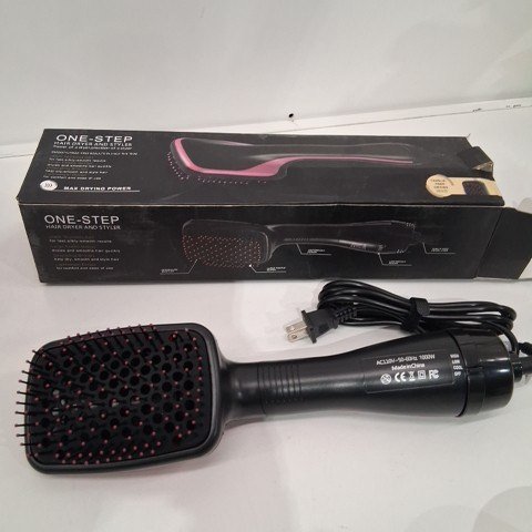 ONE STEP HAIR DRYER AND STYLER - BLACK/PINK image 3