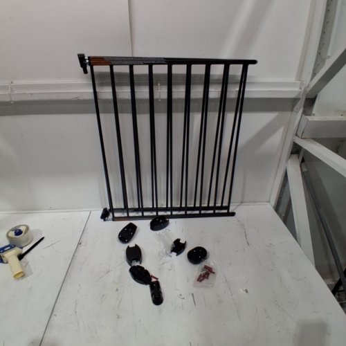 MUNCHKIN PUSH TO CLOSE EXTENDING METAL GATE - 28" -45" X 29" - BLACK (MODEL: MK0001 REV 4) image 2