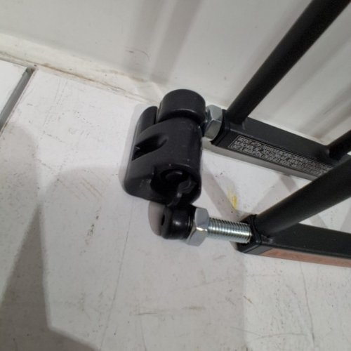 MUNCHKIN PUSH TO CLOSE EXTENDING METAL GATE - 28" -45" X 29" - BLACK (MODEL: MK0001 REV 4) image 3