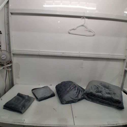 4PC BEDELITE FAUX FUR BEDDING SET - 2 PILLOWCASES / 1 FLAT SHEET / 1 FITTED SHEET - KING - GREY image 2