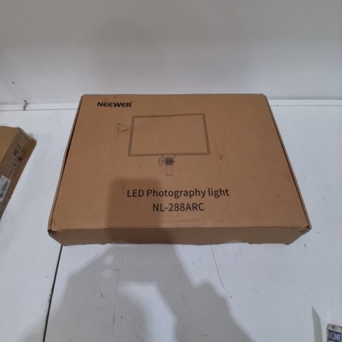 NEEWER 18" DIMMABLE BI-COLOUR LED VIDEO LIGHT WITH DIGITAL DISPLAY & REMOTE CONTROL - 3200-5600K - BLACK (MODEL: NL-288ARC) image 2