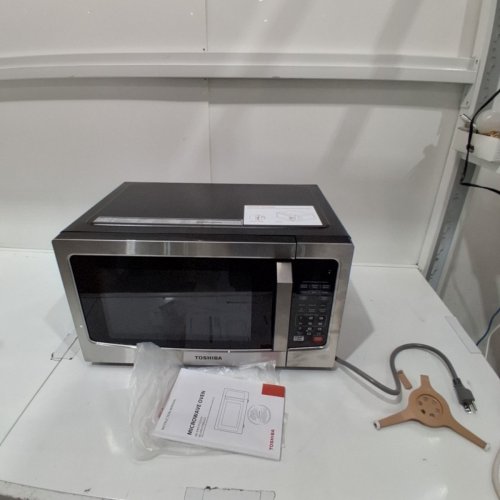 TOSHIBA COMPACT COUNTERTOP MICROWAVE OVEN - 1.2CU.FT - 1500W - STAINLESS STEEL (MODEL: ML-EM31P(SS)/CA) image 3