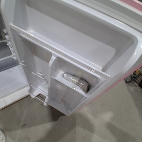FRIGIDAIRE RETRO COMPACT ROUNDED CORNER PREMIUM MINI FRIDGE - 3.2CU.FT - PINK (MODEL: EFR372)) image 4