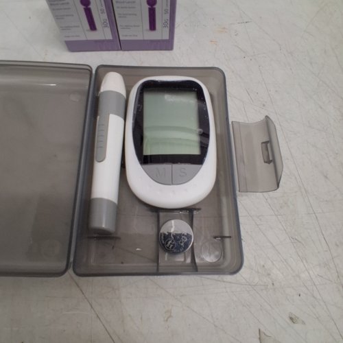 BLOOD GLUCOSE MONITOR DEVICE KIT WITH 100 STRIPS AND LANCETS WITH CARRYING CASE - WHITE image 2