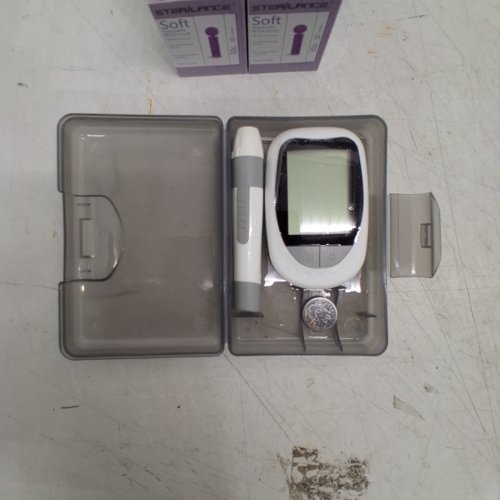 BLOOD GLUCOSE MONITOR DEVICE KIT WITH 100 STRIPS AND LANCETS WITH CARRYING CASE - WHITE image 3