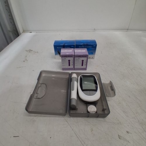 BLOOD GLUCOSE MONITOR DEVICE KIT WITH 100 STRIPS AND LANCETS WITH CARRYING CASE - WHITE image 4