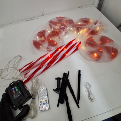 4PK TOVOTUM SOLAR POWERED CHRISTMAS PATHWAY LIGHTS - 21" - RED/WHITE image 2