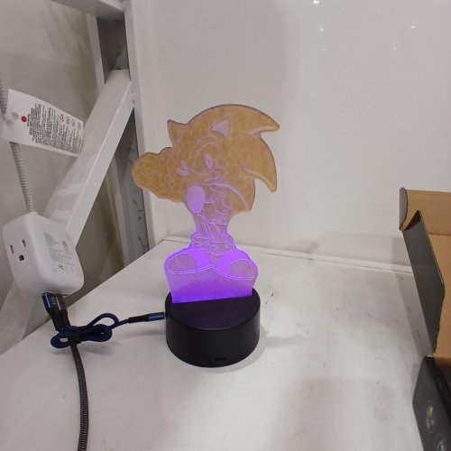 3D ILLUSION NIGHT LIGHT WITH REMOTE CONTROL AND 16 COLORS - 7.5" FIGURE - SONIC image 2