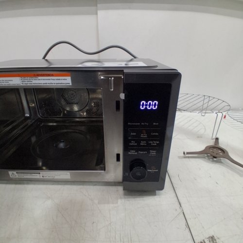 TOSHIBA TABLETOP 7-IN-1 AIR FRYER MICROWAVE OVEN WITH MULTIPLE FUNCTIONS, - 1.0 CU.FT - 1500W - STAINLESS STEEL/BLACK (MODEL: ML2-EC10SA(BS)) image 2