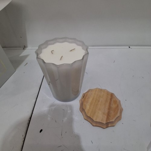 SAND+FOG SCALLOPED SCENTED SOY CANDLE - OCEAN MIST - 57OZ (MODEL: 1901731) image 2