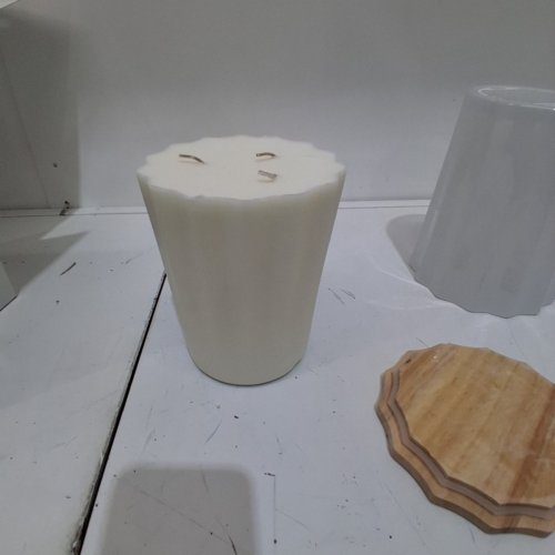 SAND+FOG SCALLOPED SCENTED SOY CANDLE - OCEAN MIST - 57OZ (MODEL: 1901731) image 3