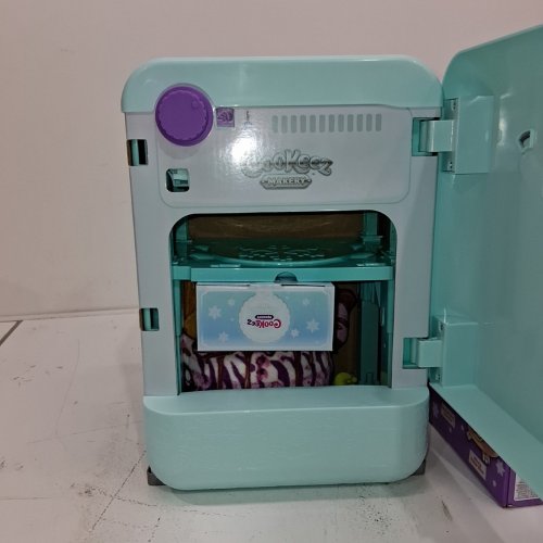 GIRLS COOKEEZ MAKERY TOY PLAYSET - MINT GREEN (STYLE: FREEZY CAKEZ) image 4