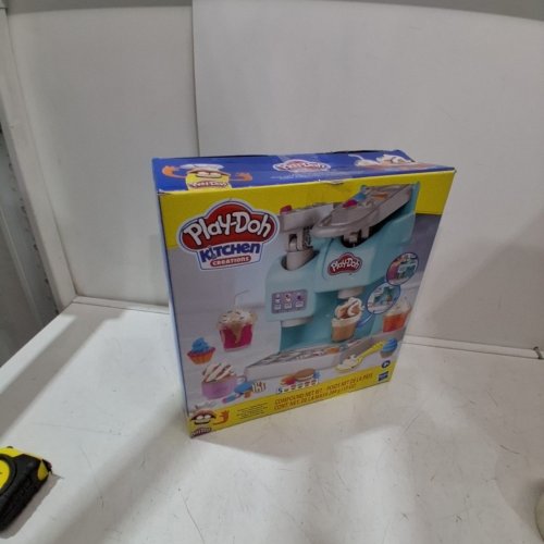 PLAY-DOH KITCHEN CREATIONS COLORFUL CAFE PLAYSET WITH 5 MODELING COMPOUND COLORS - AGES 3+ image 4
