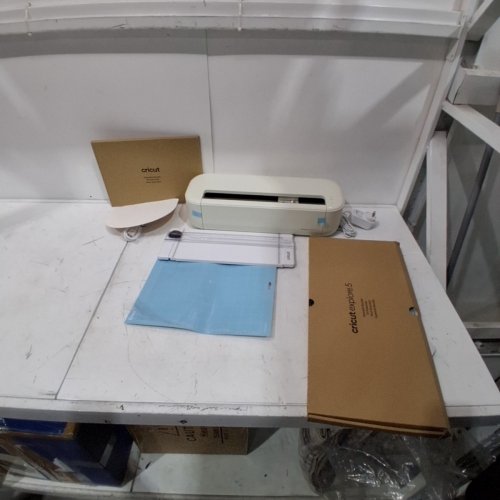 CRICUT EXPLORE 5 SMART CUTTING MACHINE - 12" - WHITE (MODEL: CXPL204C) image 3