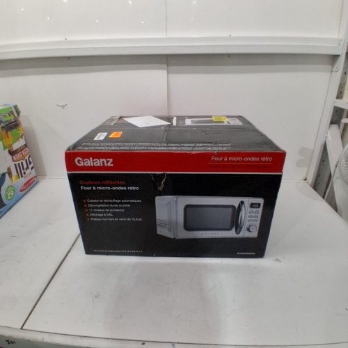 GALANZ RETRO STYLE COUNTERTOP MICROWAVE OVEN - 0.9CU.FT - WHITE (MODEL: GLCMKZ09WER09) image 2