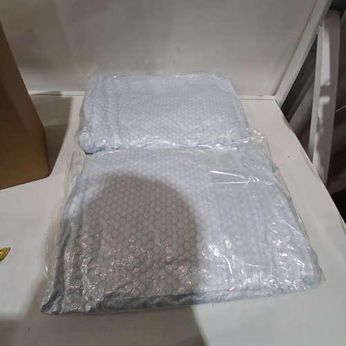 2PK BEAUTYREST REVERSIBLE COOLING PILLOWS - KING - 20" X 36" - WHITE AND BLUE image 2