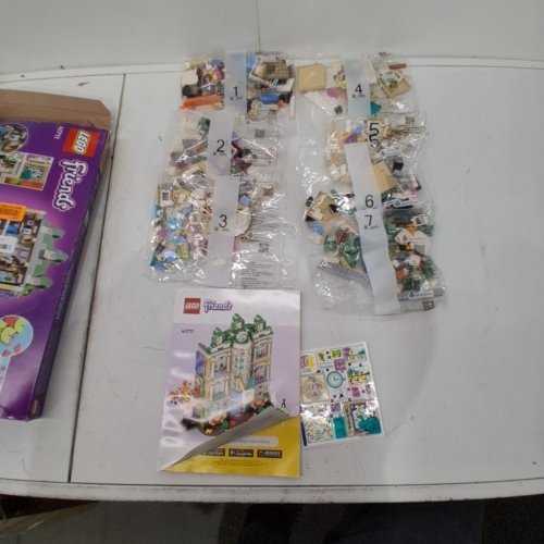 844PC LEGO FRIENDS EMMA'S ART SCHOOL HOUSE SET (MODEL: 41711) image 2