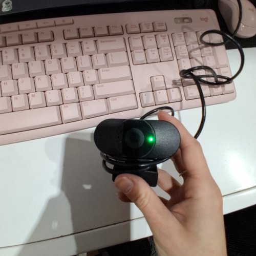 ONN 1440P SWIVEL HEAD WEBCAM - 6FT - BLACK image 2