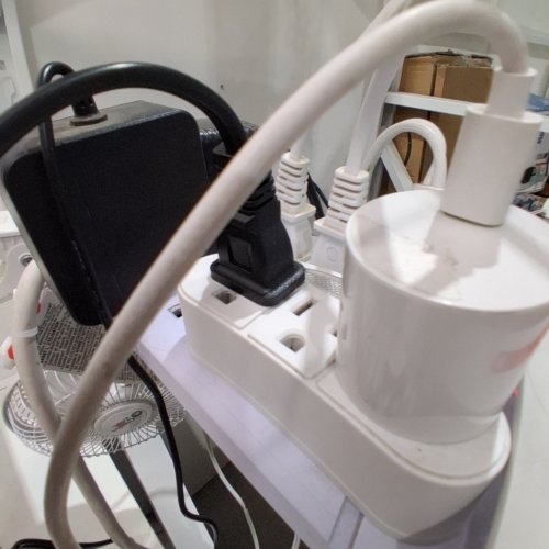 EUHOMY PORTABLE ELECTRIC COOLER WITH CAR PLUG - 47QT - GREY/BLACK (MODEL: ‎CF001-45GR-CAEH) image 3