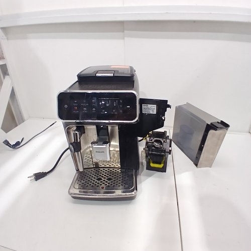 PHILIPS 3300 SERIES FULLY AUTOMATIC ESPRESSO MACHINE WITH BUILT-IN GRINDER & MILK FROTHER - BLACK CHROME (MODEL: EP3326/90) image 5