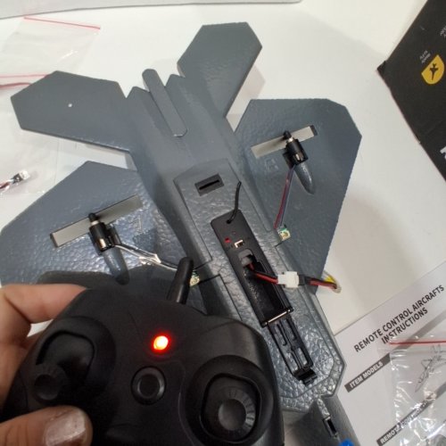 DEERC RC AIRCRAFT - 2.4 GHZ, 2 CH - GREY / BLACK CAMOUFLAGE (MODEL: FX622) image 2