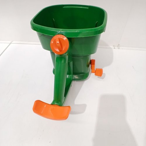 SCOTTS WHIRL HAND-POWERED GRASS SEED SPREADER - 1500SQ. FT - GREEN / ORANGE (MODEL: LB13594) image 4