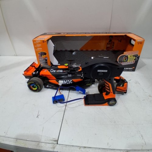 MAISTO TECH R/C FORMULA 1 CAR MCLAREN LANDO NORRIS - 1:10 SCALE - ORANGE/BLACK (MODEL:2639040) image 3