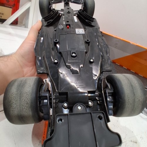 MAISTO TECH R/C FORMULA 1 CAR MCLAREN LANDO NORRIS - 1:10 SCALE - ORANGE/BLACK (MODEL:2639040) image 5