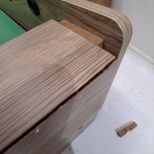 AMAZON BASICS FOOSBALL SOCCER GAME TABLE WITH 4 BALLS AND 2 CUPHOLDERS - 48" - OAK image 3