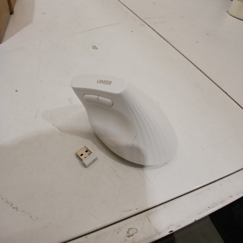UINEER ERGONOMIC BLUETOOTH WIRELESS RECHARGABLE VERTICAL MOUSE - WHITE (MODEL: A06P) image 4