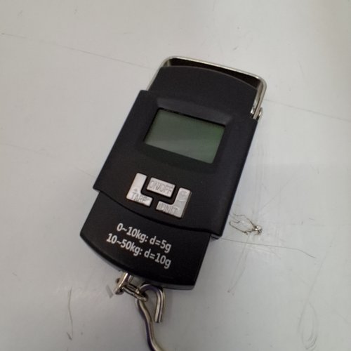 MINI PORTABLE DIGITAL HANGING LUGGAGE SCALE - 50KG CAPACITY - BLACK image 3