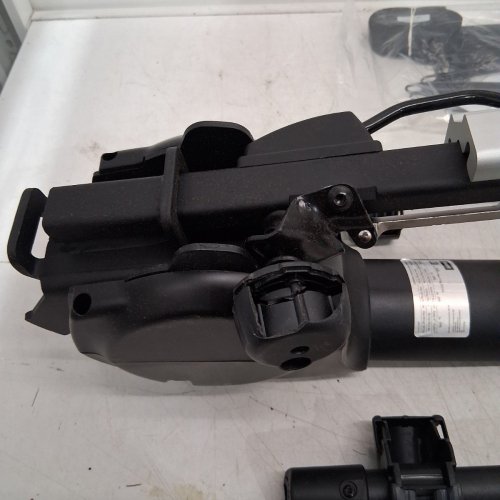 THULE APEX XT 4-BIKE HITCH RACK - 150LBS MAX/CAP - BLACK (MODEL: 9025XT) image 3