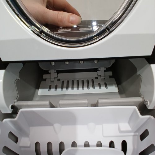 FRIGIDAIRE COMPACT ICE MAKER MACHINE - MAKES 26LBS/DAY - BLACK(MODEL: EFIC130-SSBLACK) image 3