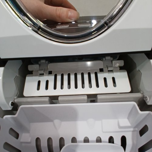 FRIGIDAIRE COMPACT ICE MAKER MACHINE - MAKES 26LBS/DAY - BLACK(MODEL: EFIC130-SSBLACK) image 4