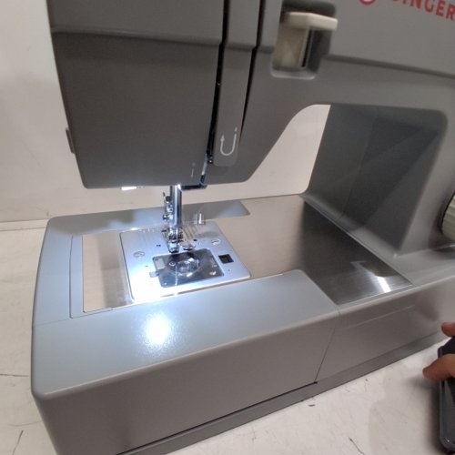 SINGER HEAVY DUTY PEDDLE OPERATED BUILT-IN NEEDLE THREADER SEWING MACHINE - 120 V, 0.7 AMP - GRAY (MODEL: 4452) image 2