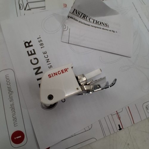 SINGER HEAVY DUTY PEDDLE OPERATED BUILT-IN NEEDLE THREADER SEWING MACHINE - 120 V, 0.7 AMP - GRAY (MODEL: 4452) image 5