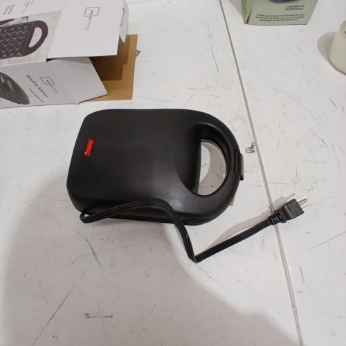 MAINSTAYS SINGLE WAFFLE MAKER - 120V - 600W - MATTE BLACK (MODEL: MS-78CN) image 3